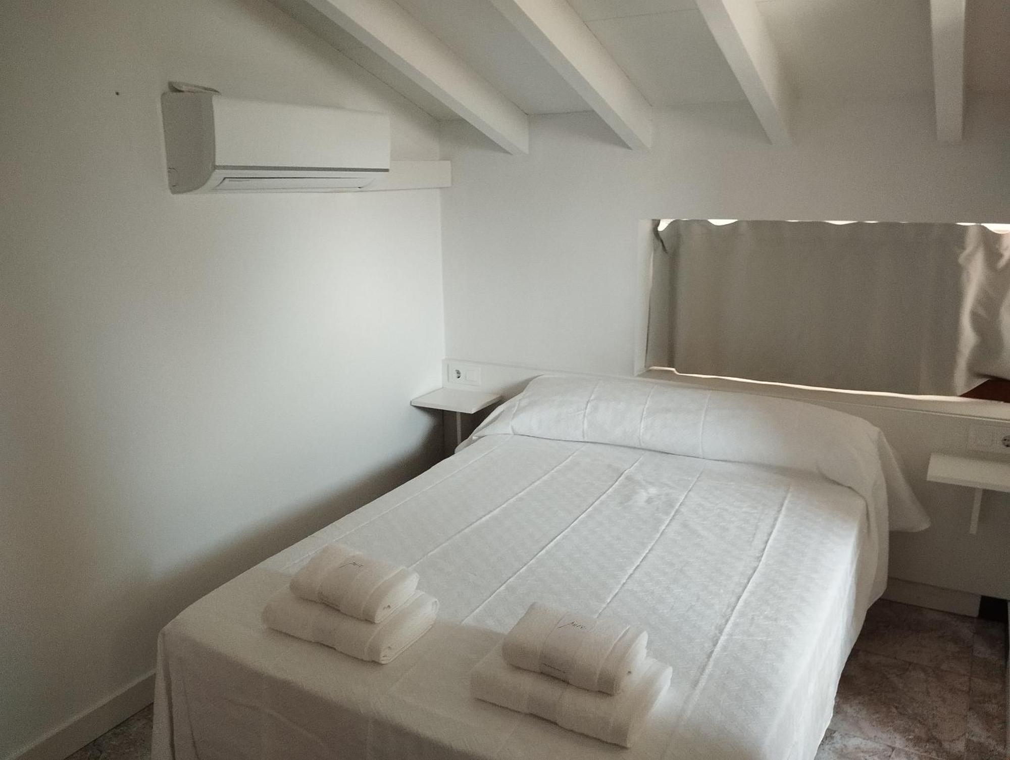 Hostal Bordillas Pomaluengo Esterno foto